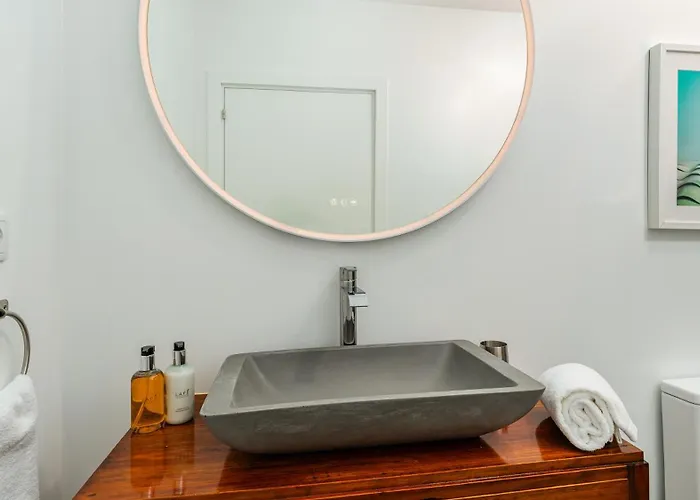 Modern Tropical Hideaway By Lovelystay Apartmán