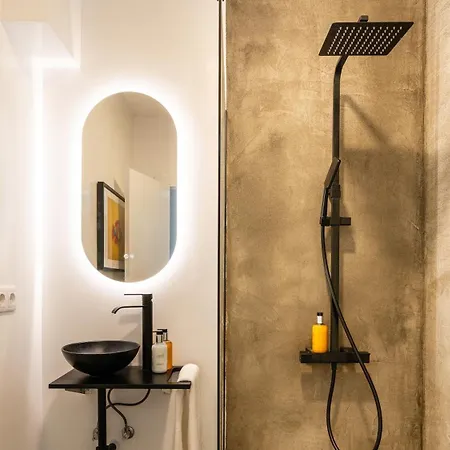 Modern Tropical Hideaway By Lovelystay *