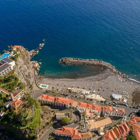 Modern Tropical Hideaway By Lovelystay *