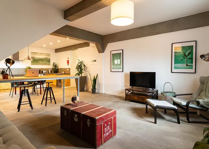 Modern Tropical Hideaway By Lovelystay Apartment