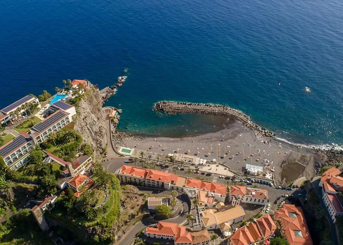 Modern Tropical Hideaway By Lovelystay *