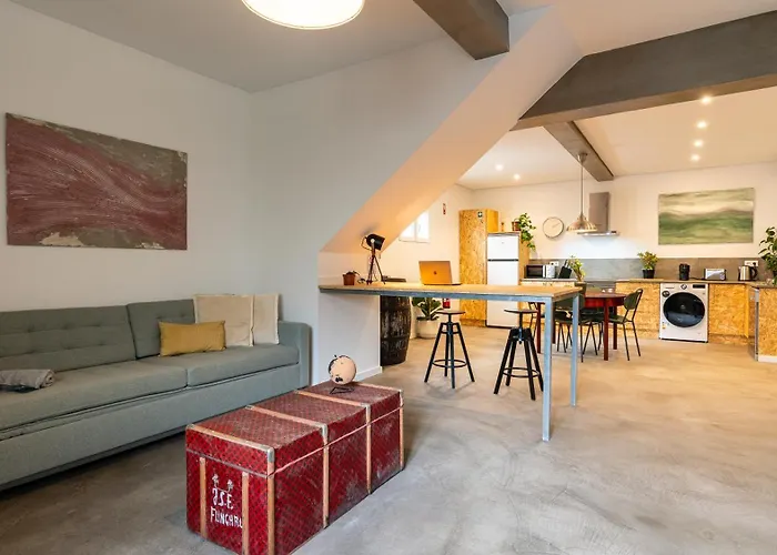 Modern Tropical Hideaway By Lovelystay Appartamento