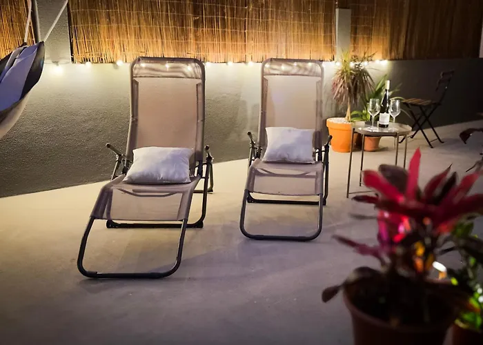 Modern Tropical Hideaway By Lovelystay Apartment